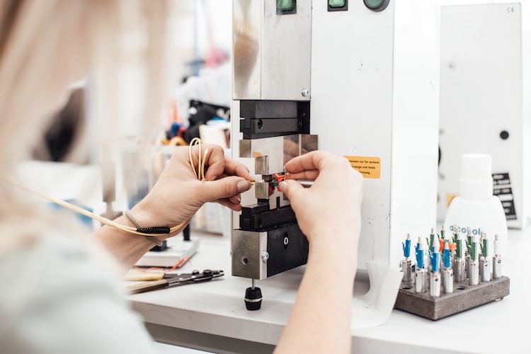 輸入電容與輸出電容計算，基于 AH8650 的 200mA 電源紋波優(yōu)化